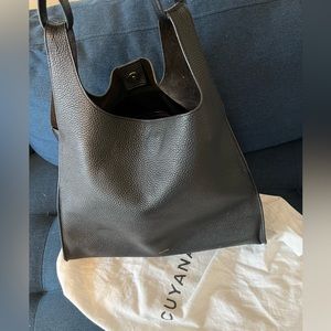 Cuyana Oversized double loop bag-Black